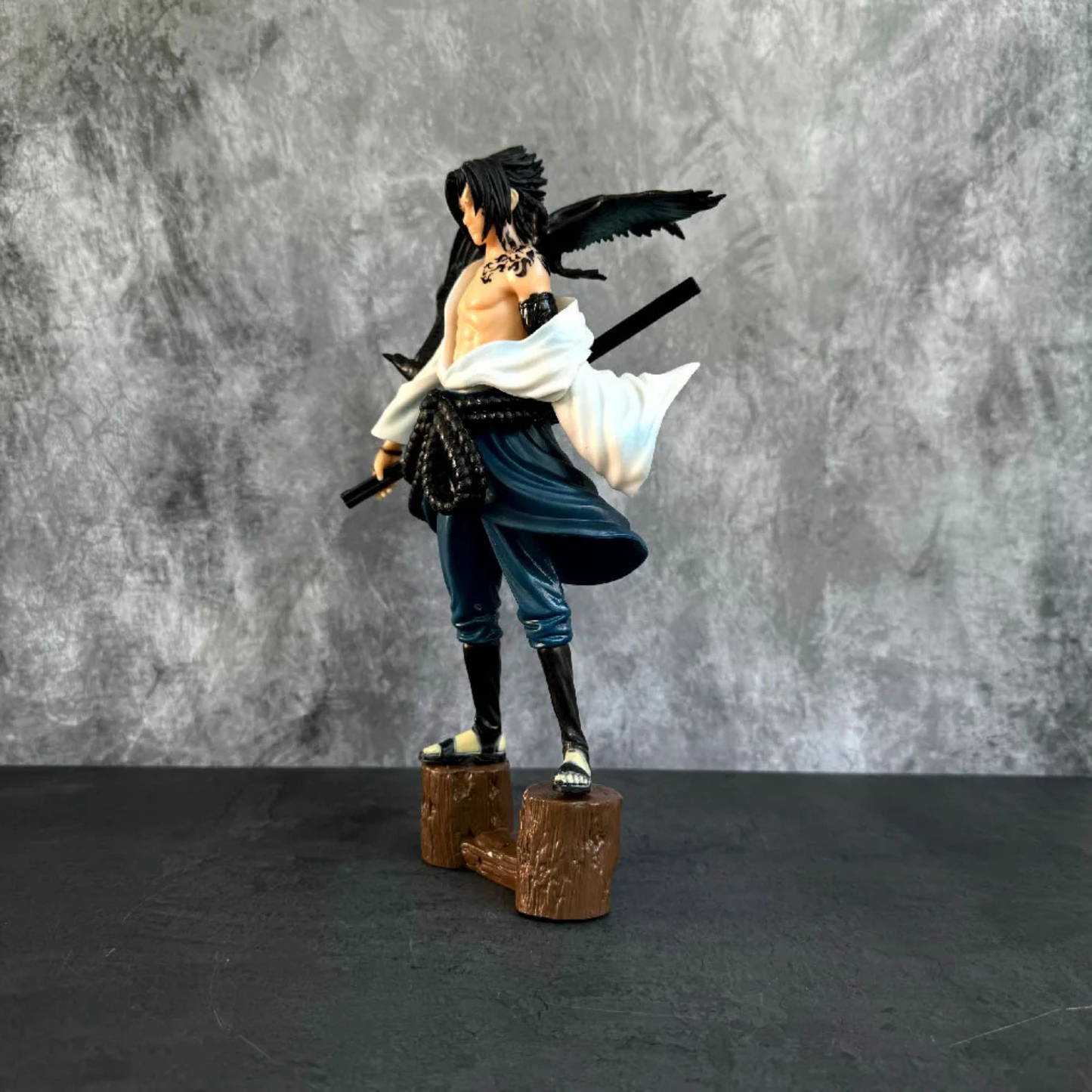 Sasuke Uchiha 30 cm action figure in Shippuden outfit with sword and intense gaze