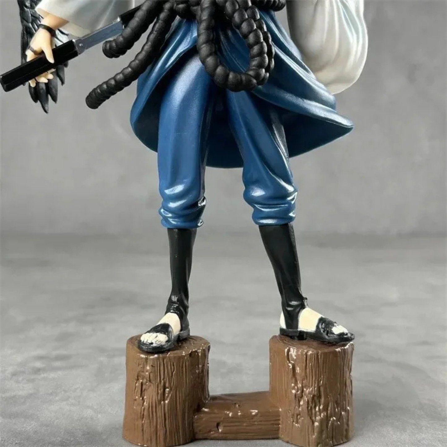 Sasuke Uchiha 30 cm action figure in Shippuden outfit with sword and intense gaze