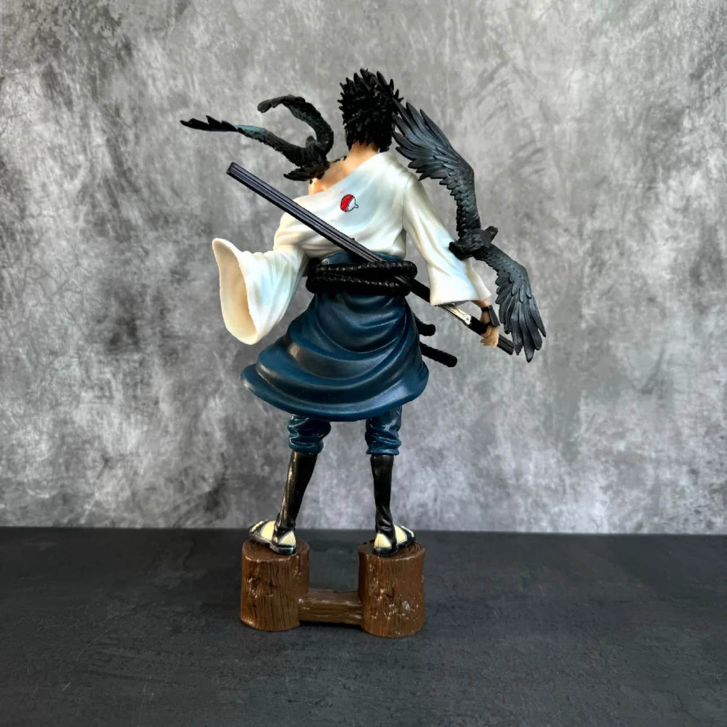 Sasuke Uchiha 30 cm action figure in Shippuden outfit with sword and intense gaze