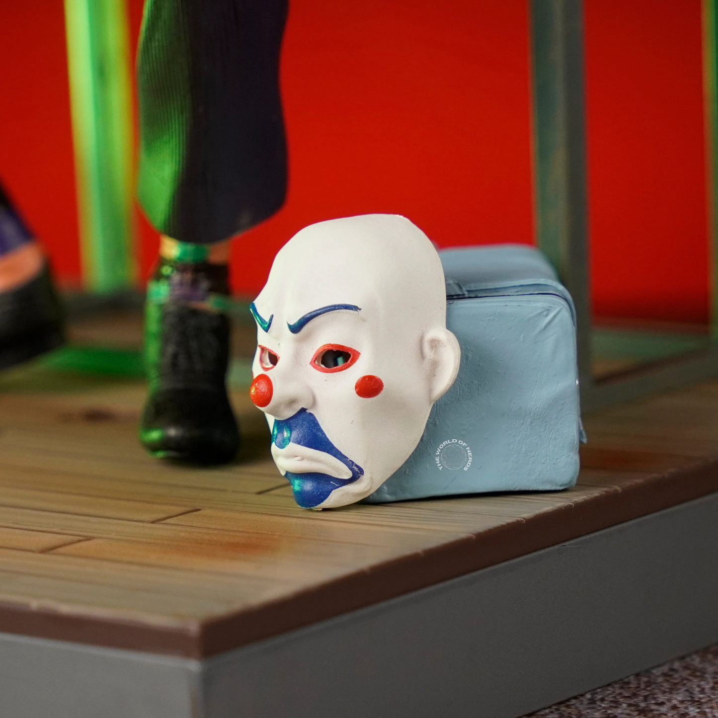 Dynamic pose of Joker action figure – 23 cm collectible for comic book fans