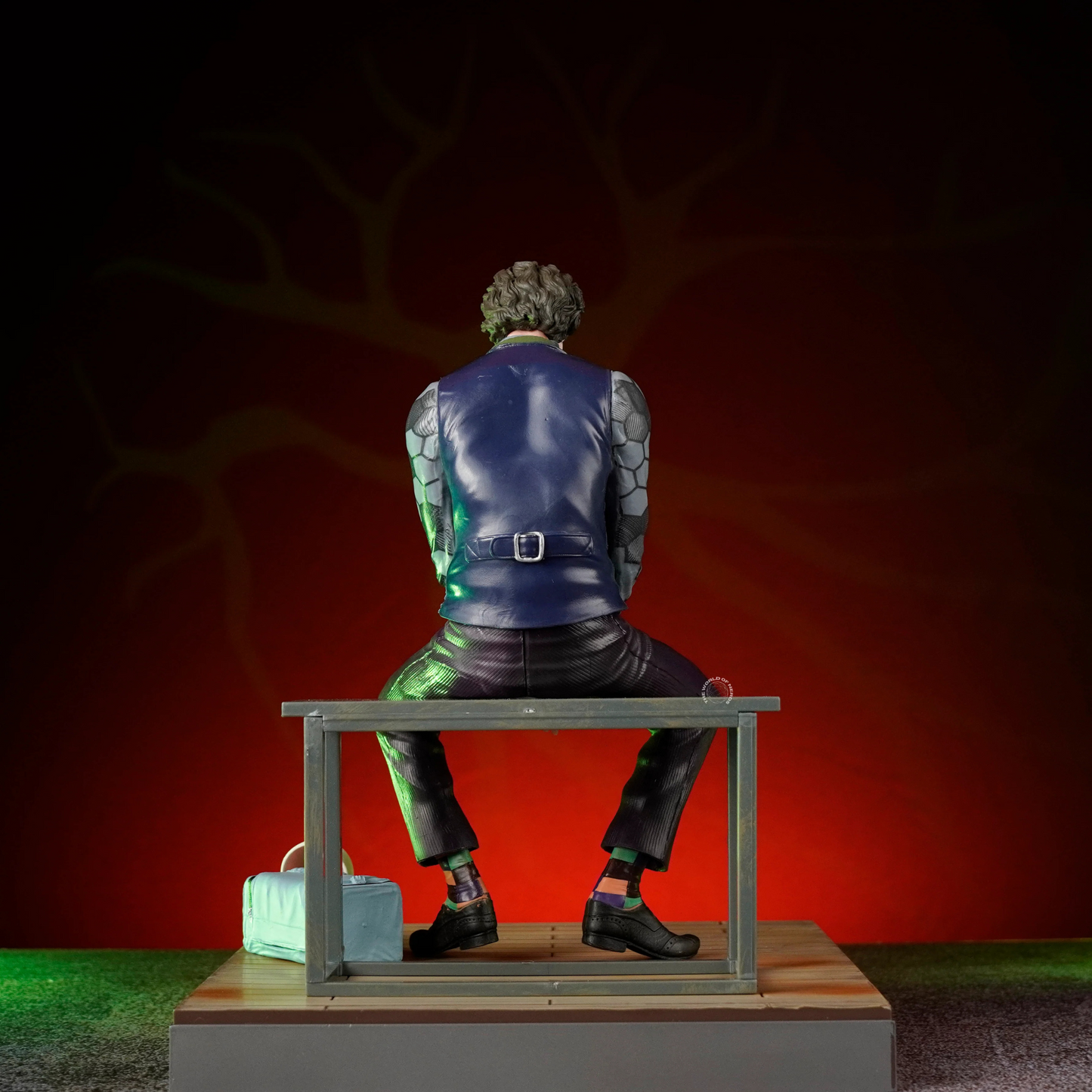 Dynamic pose of Joker action figure – 23 cm collectible for comic book fans