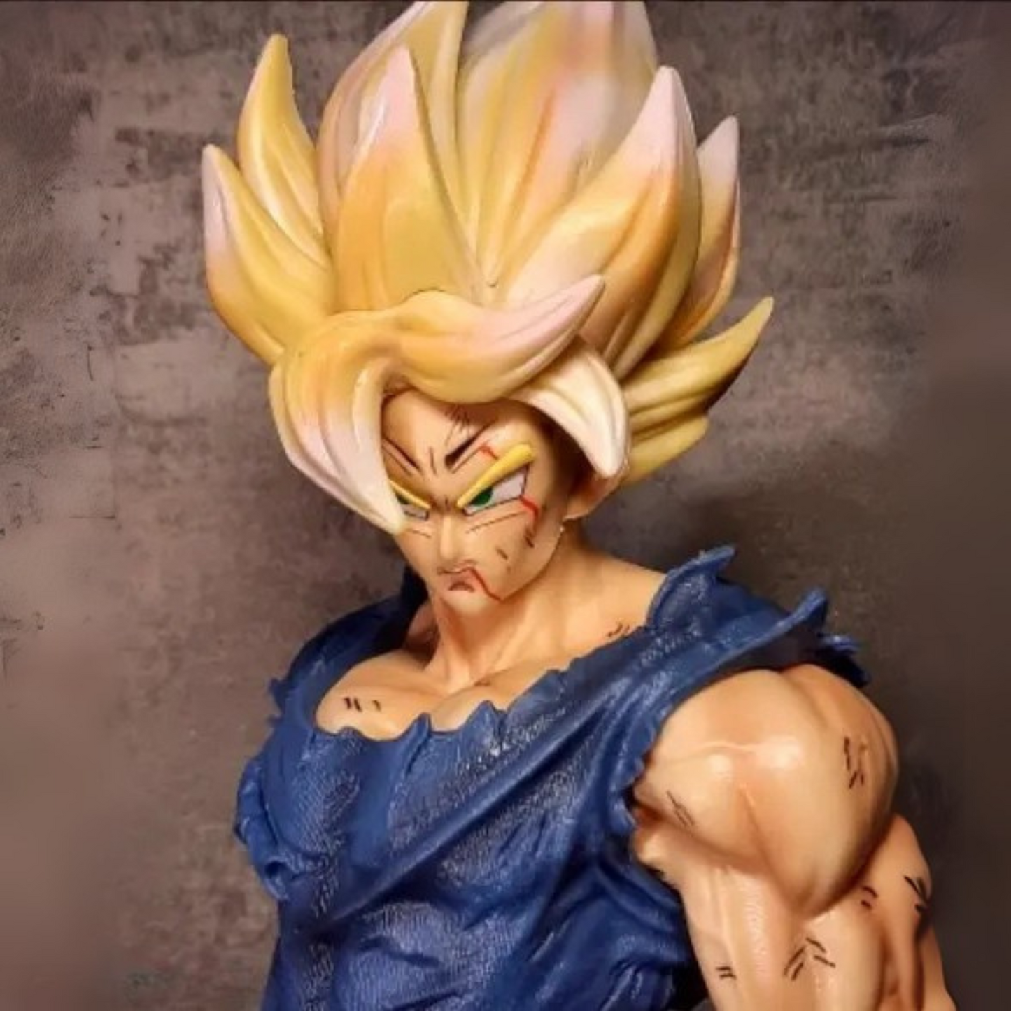 Dragon Ball Z Legendary Super Saiyan Goku action figure – 43cm tall anime collectible with dynamic design and premium packaging.