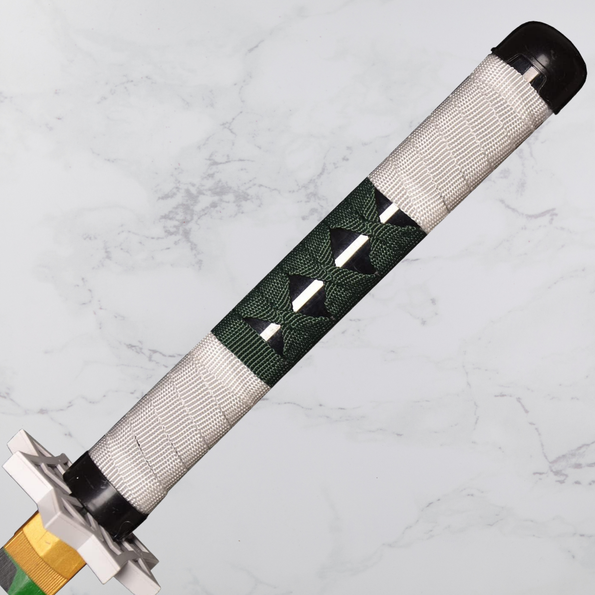 Close-up of Sanemi’s jagged green blade with lightning-like patterns – premium replica