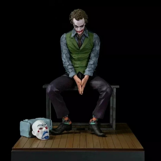 Dynamic pose of Joker action figure – 23 cm collectible for comic book fans